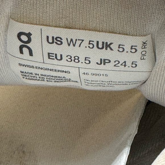 On Cloud SWISS ENGINEERING Cloudrunner Frost White Women’s Size 7 Run Sneakers - Picture 8 of 8